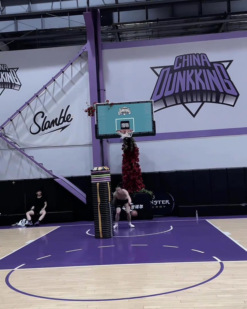 兄弟，這個摸高如何？