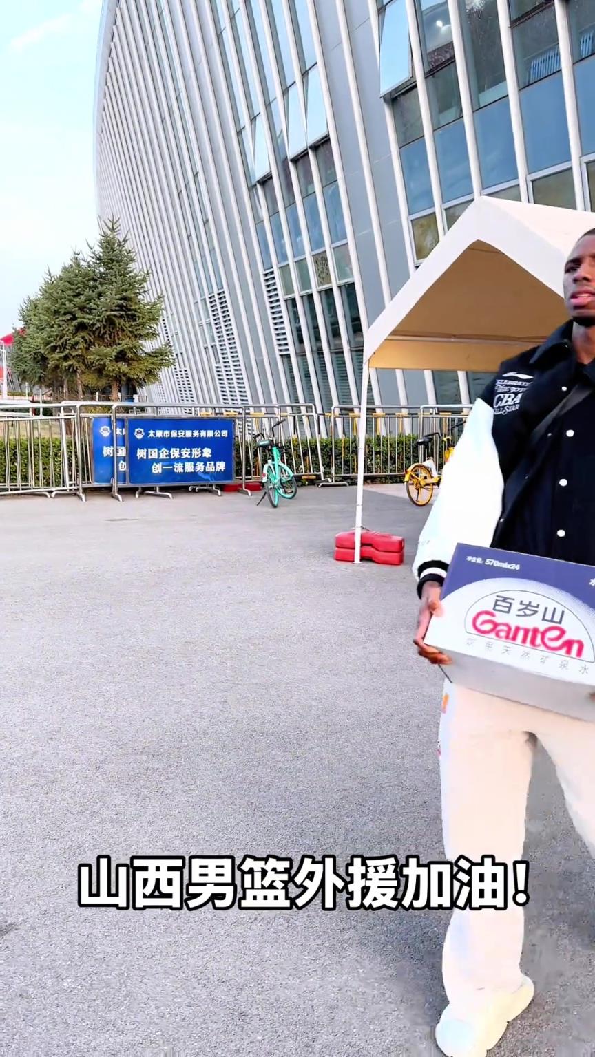 不是！你們山西外援合同還包括搬水的？